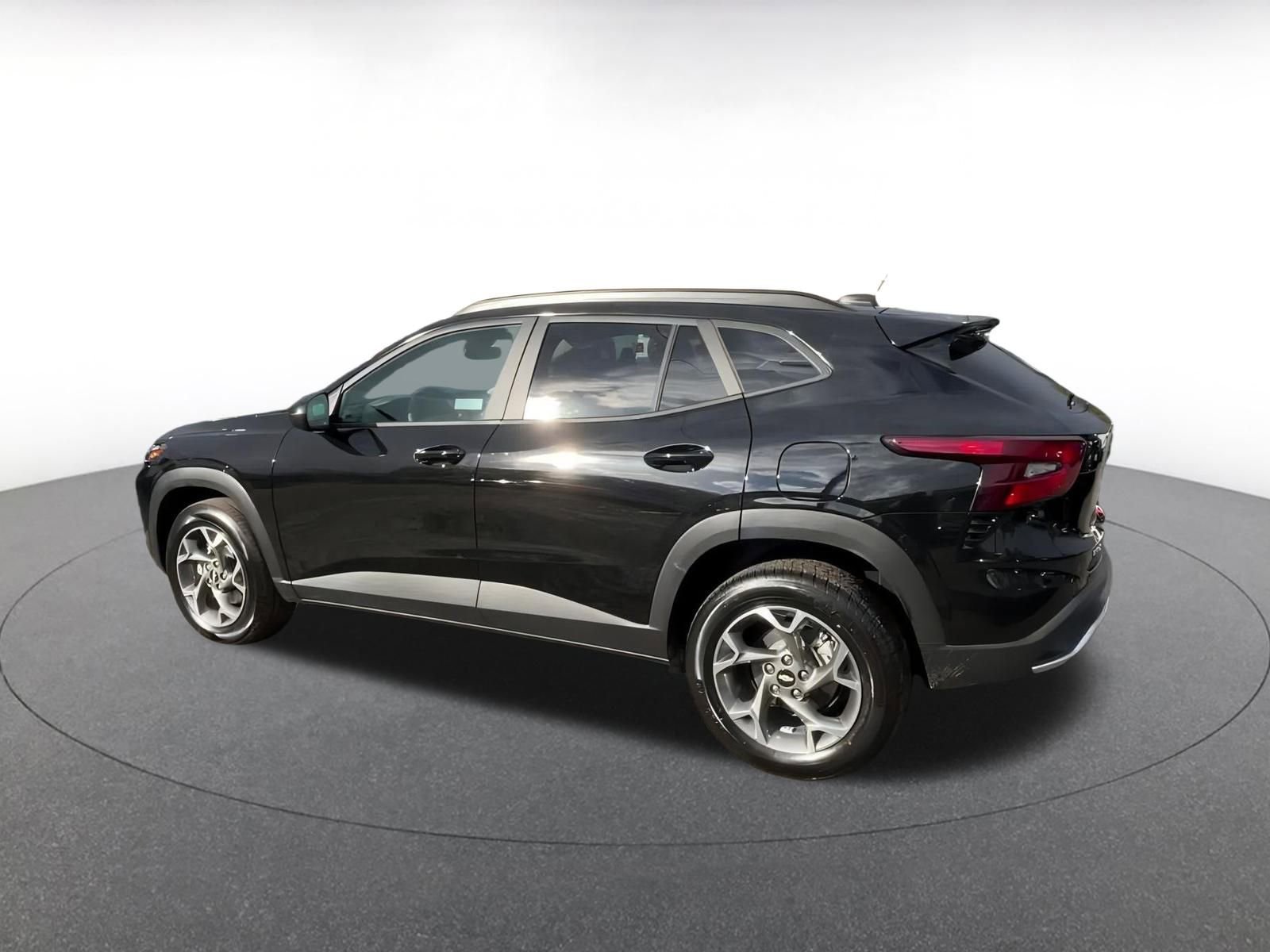 Used 2025 Chevrolet Trax LT image 10