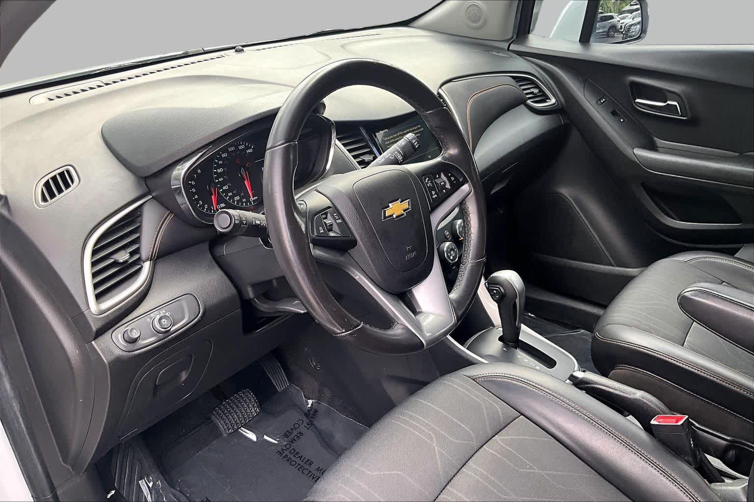 Used 2019 Chevrolet Trax LT w/ LT Convenience Package FWD image 18