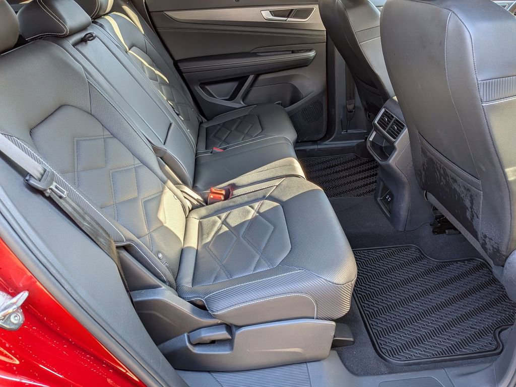 Used 2025 Volkswagen Atlas Cross Sport SE w/ Panoramic Sunroof Package image 30