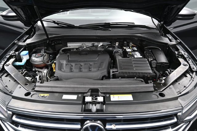 Used 2024 Volkswagen Tiguan SE AWD/4WD image 36