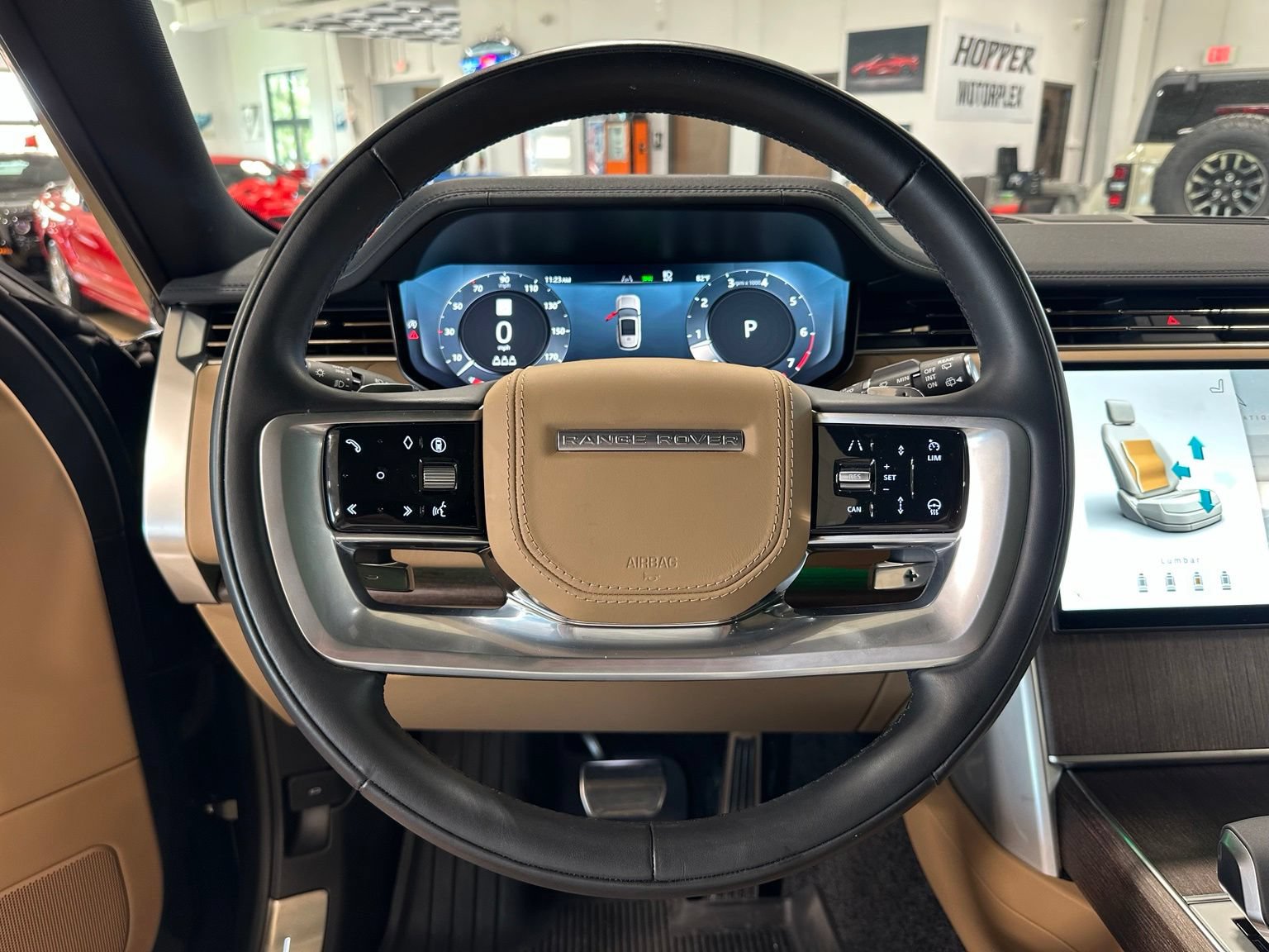 Used 2025 Land Rover Range Rover SE AWD/4WD image 16