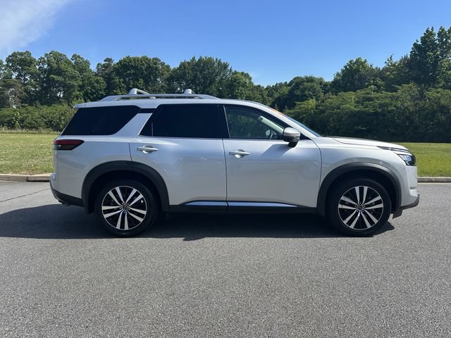 Certified 2025 Nissan Pathfinder Platinum FWD image 10