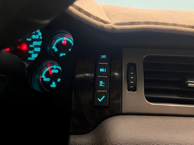 Used 2011 GMC Sierra 2500 Denali AWD/4WD image 24