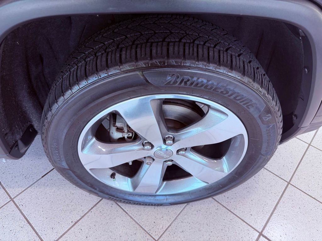 Used 2015 Jeep Grand Cherokee Limited AWD/4WD image 17