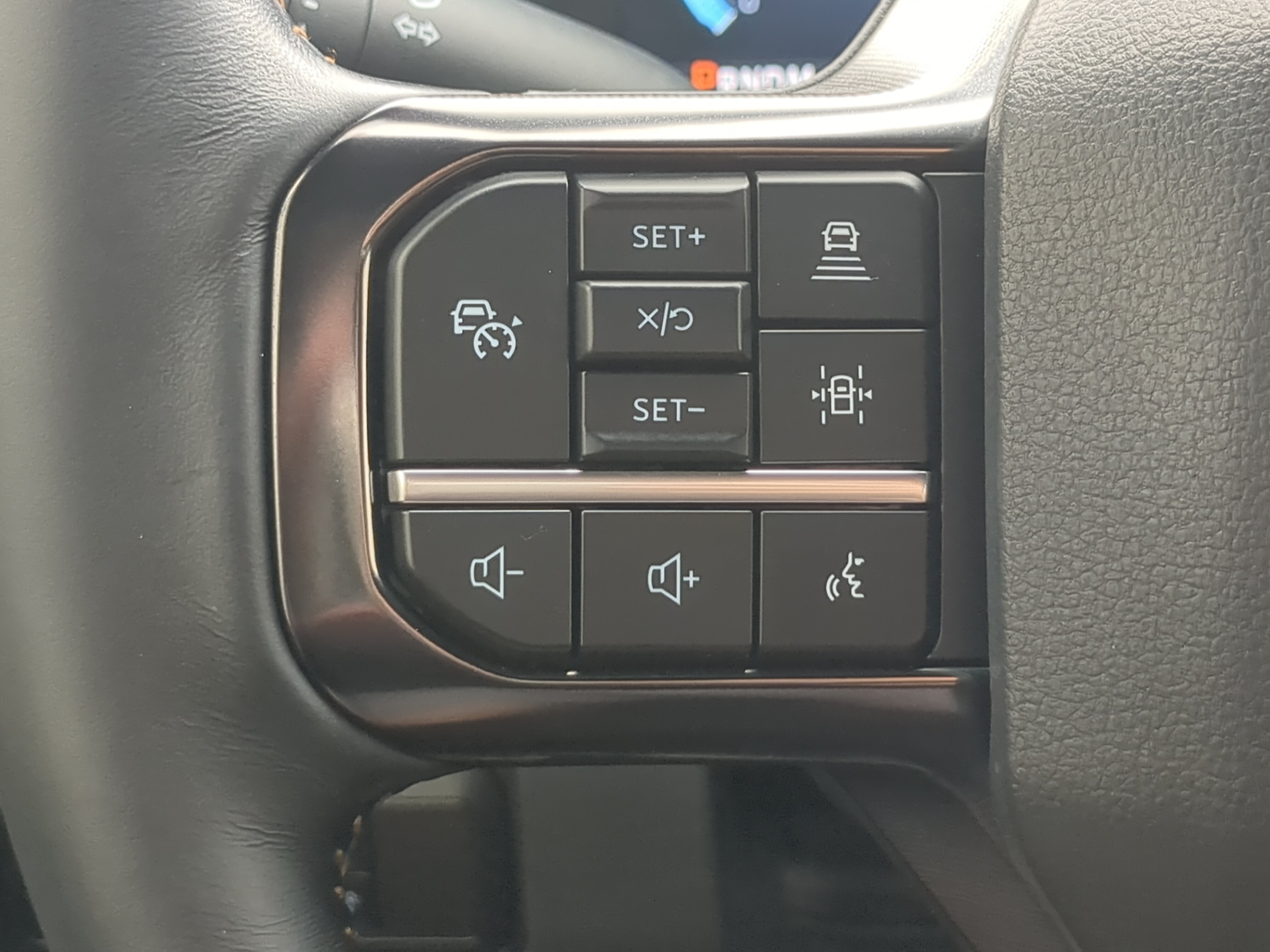 Used 2024 Ford F350 Platinum w/ Tremor Off-Road Package AWD/4WD image 24