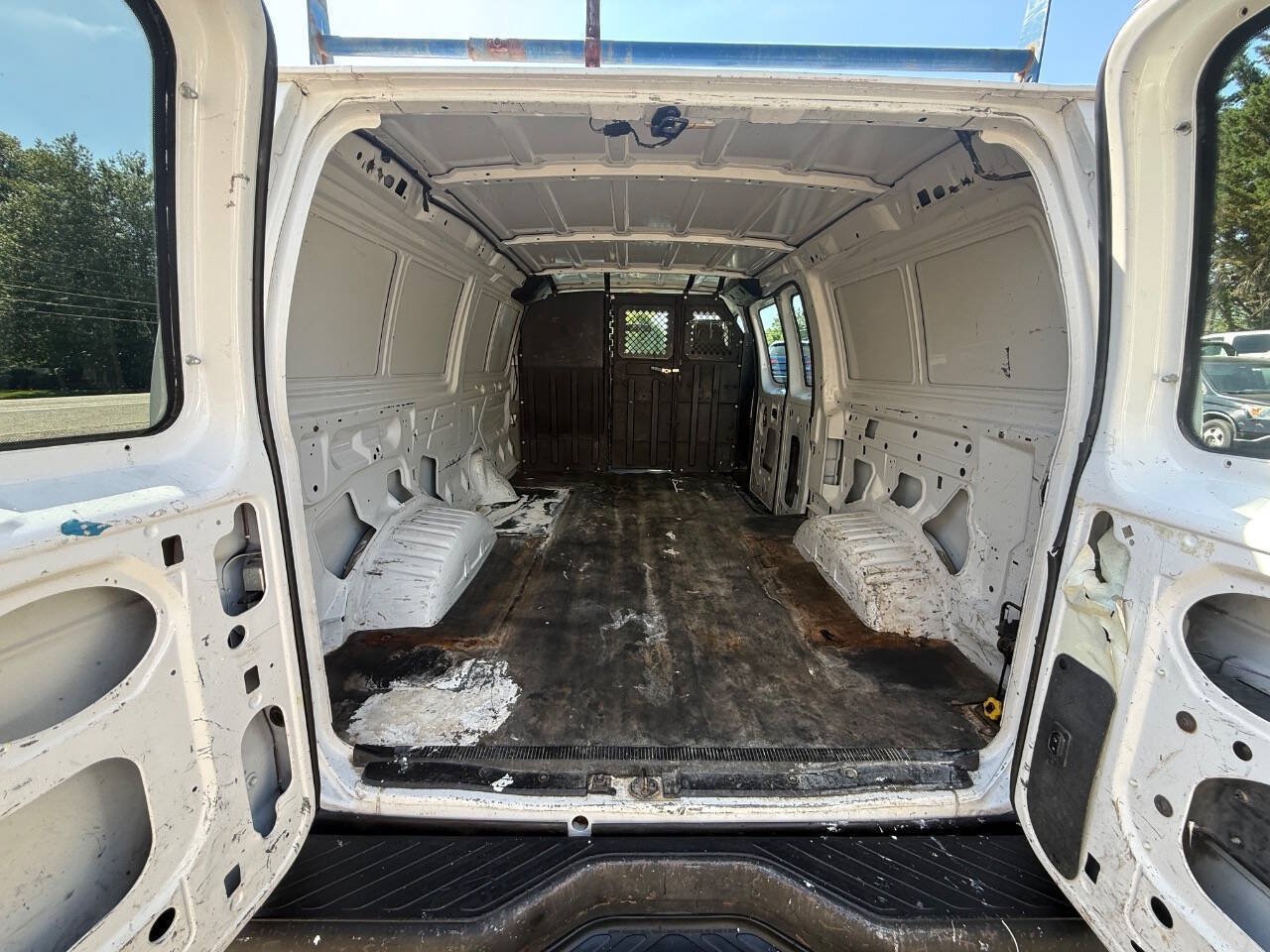 Used 2011 Ford E-150 and Econoline 150 w/ Commercial Cargo Van Pkg RWD image 16