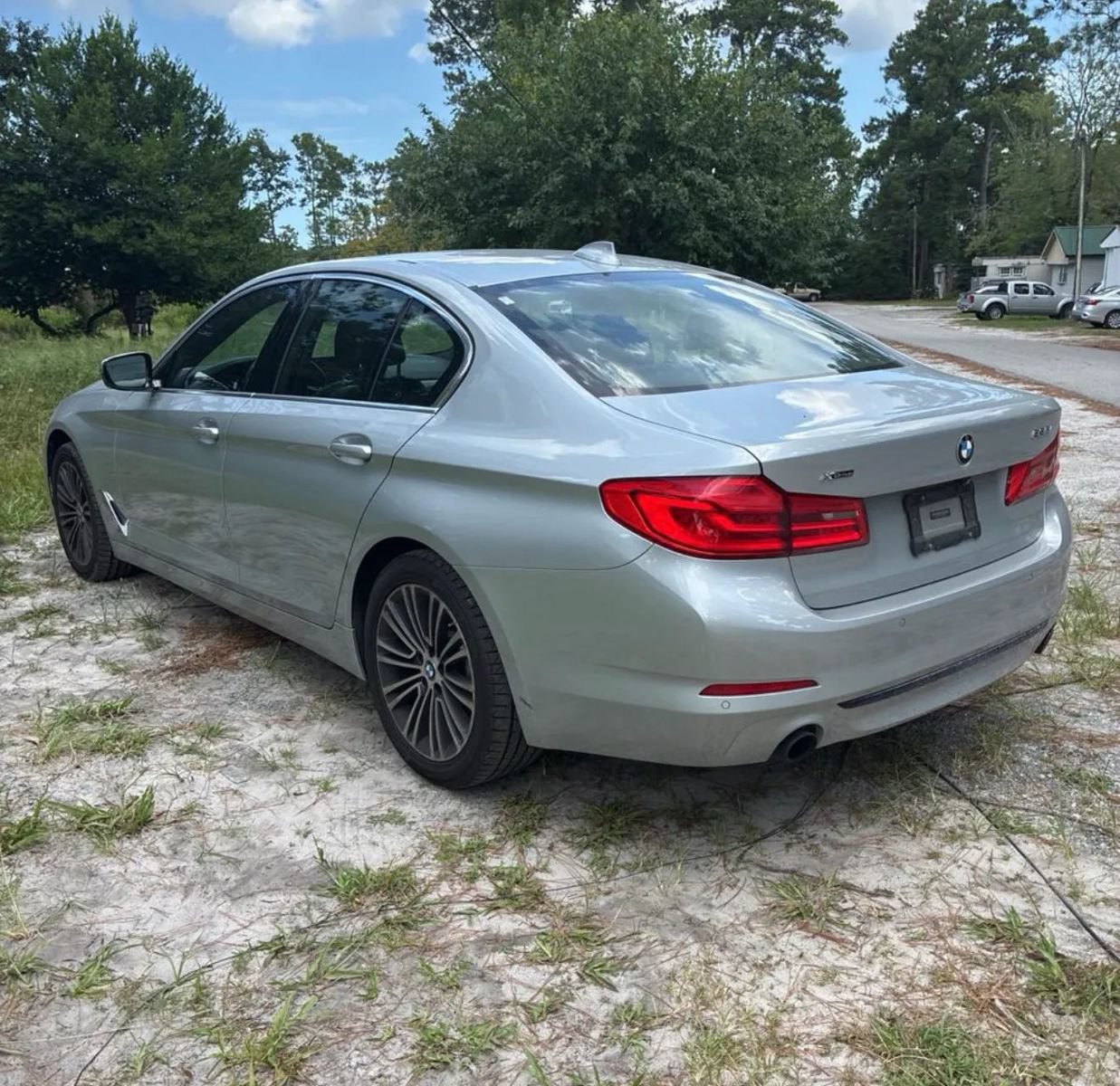 Used 2019 BMW 530i xDrive w/ Convenience Package AWD/4WD image 3