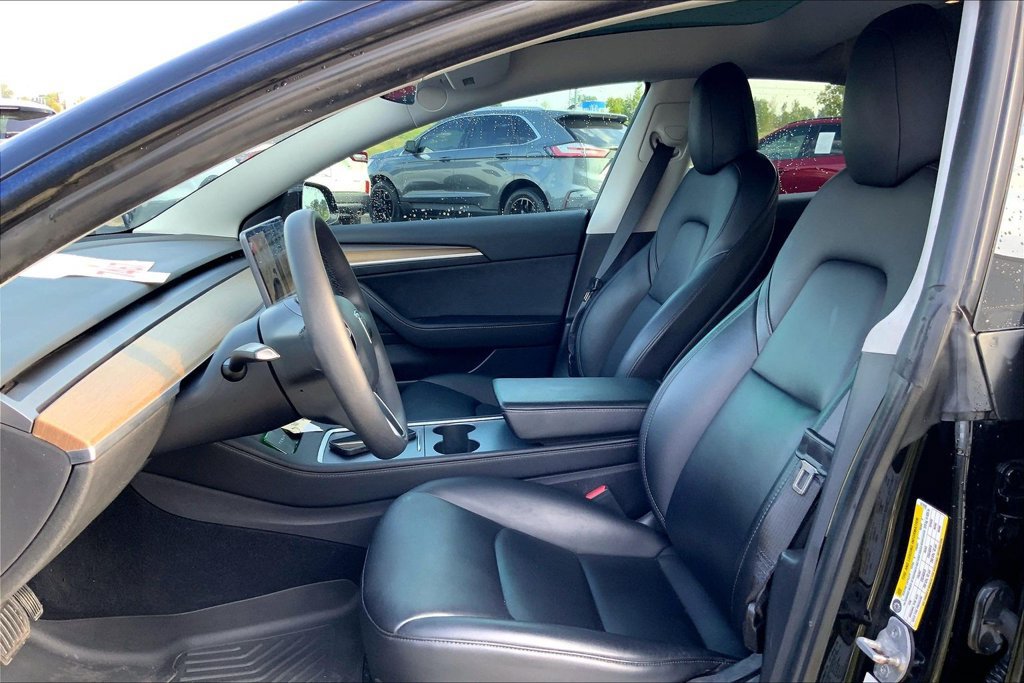 Used 2021 Tesla Model 3 Standard Range Plus RWD image 9