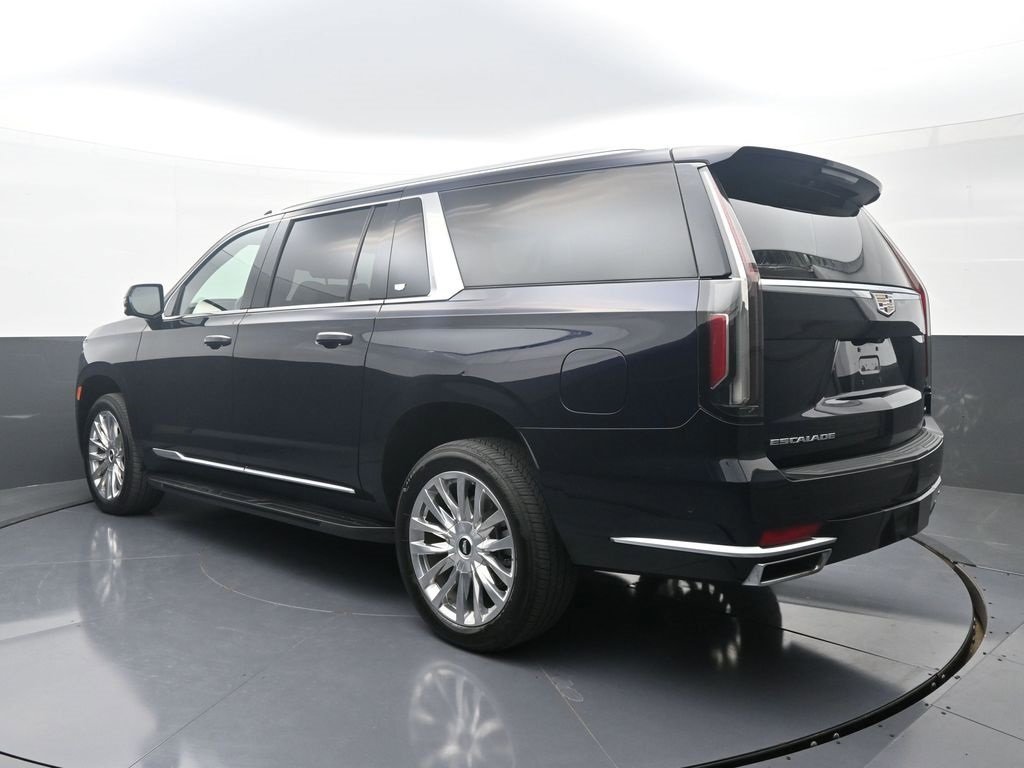 Used 2024 Cadillac Escalade ESV Premium Luxury image 4