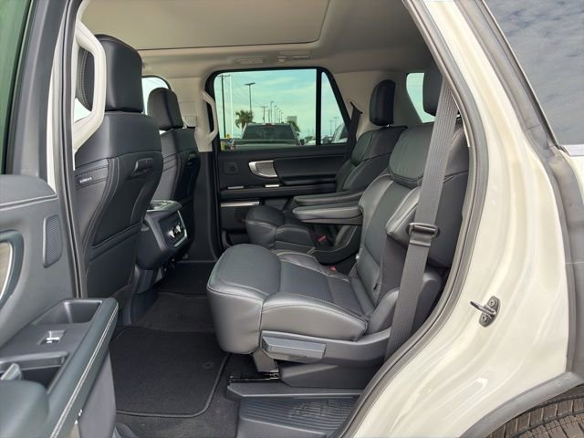 New 2025 Ford Expedition Platinum w/ Driver's Package image 16