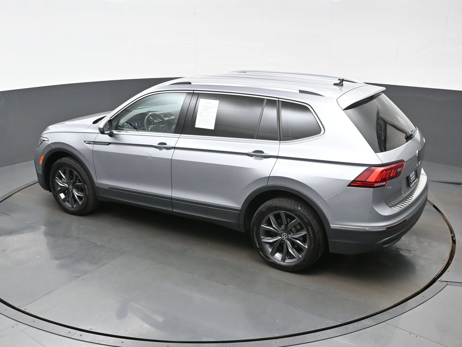 Used 2022 Volkswagen Tiguan SE AWD/4WD image 35