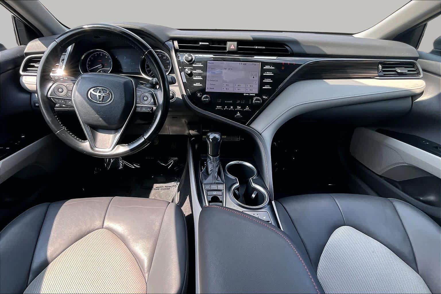 Used 2020 Toyota Camry XLE FWD image 15