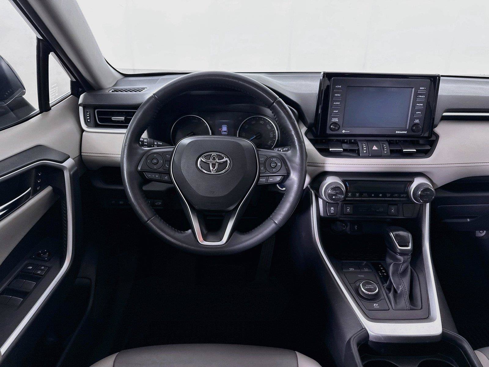 Certified 2021 Toyota RAV4 XLE Premium AWD/4WD image 32