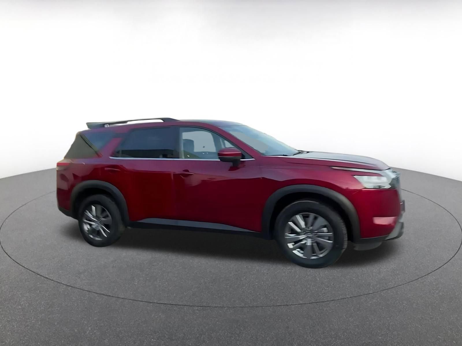 Used 2025 Nissan Pathfinder SV image 2