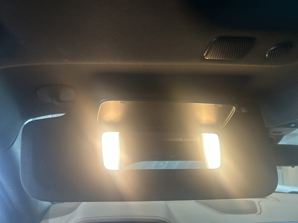 Used 2022 Chevrolet Suburban Premier image 32