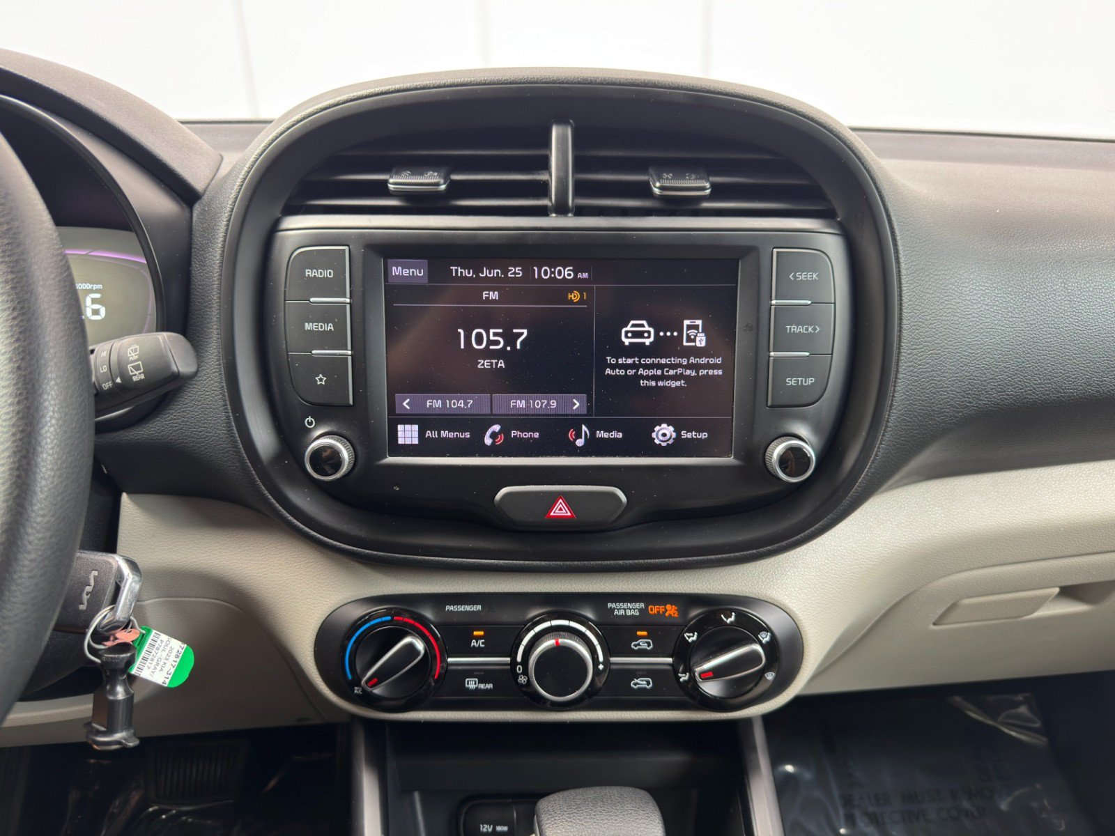 Used 2023 Kia Soul LX w/ LX Technology Package FWD image 21