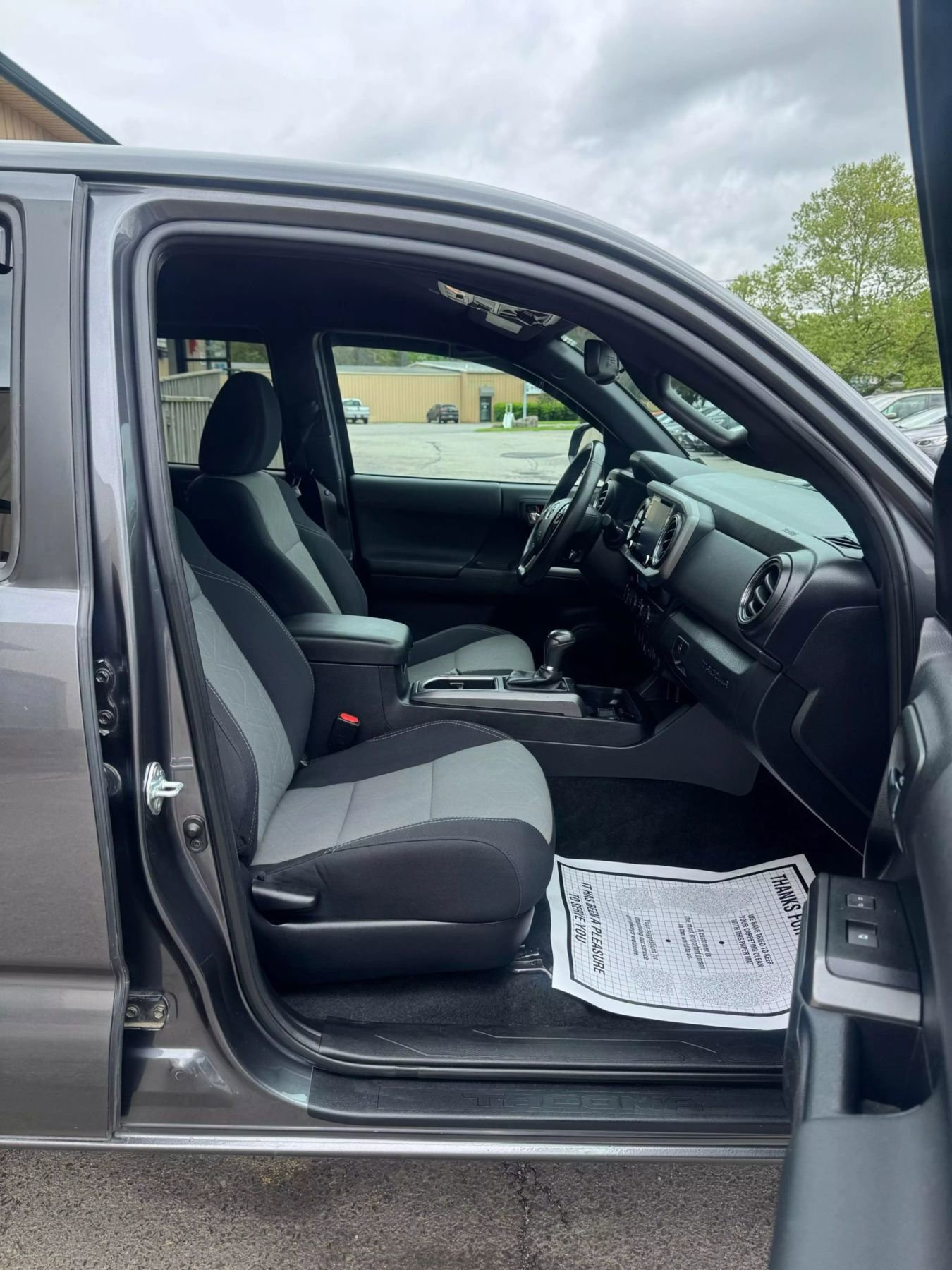 Used 2021 Toyota Tacoma TRD Off-Road image 21