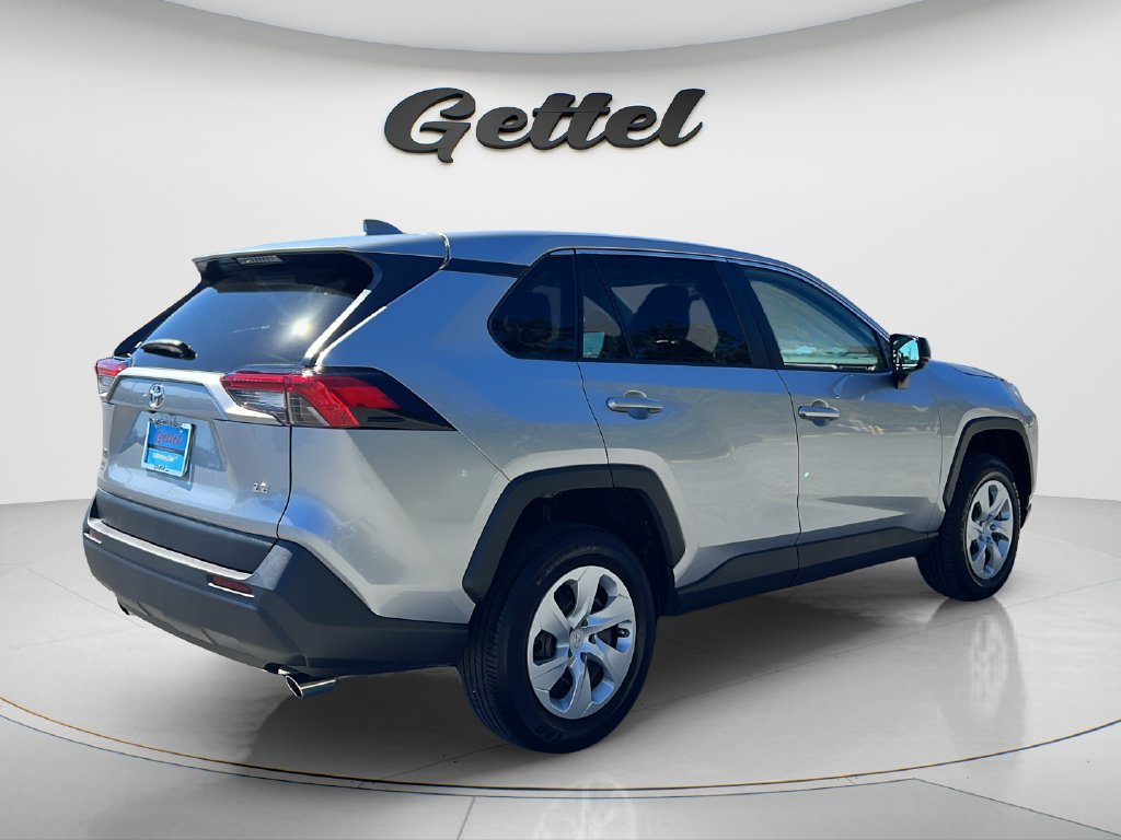 Used 2024 Toyota RAV4 LE FWD image 5