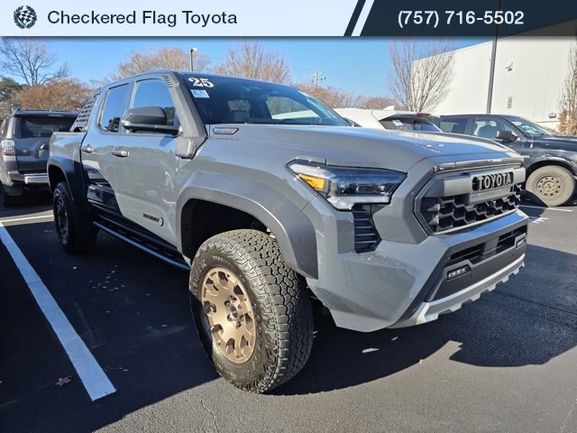 Used 2025 Toyota Tacoma Trailhunter image 3