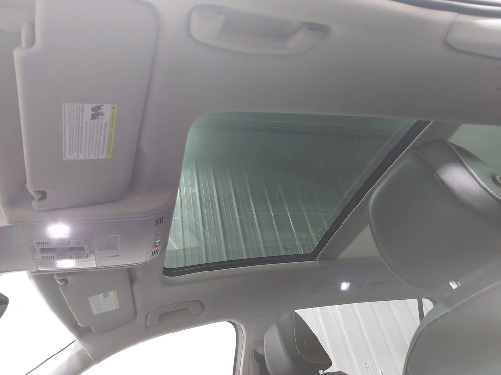 Used 2022 Volkswagen Tiguan SE image 30