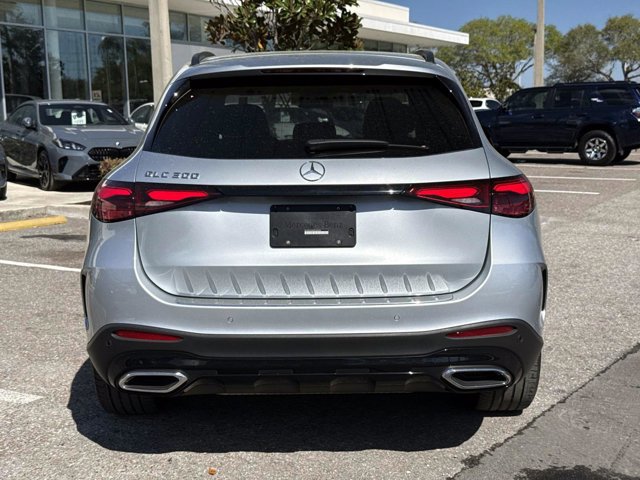 Used 2025 Mercedes-Benz GLC 300 image 4
