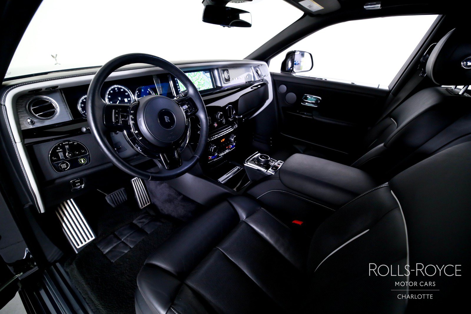 Used 2020 Rolls-Royce Phantom Sedan RWD image 4