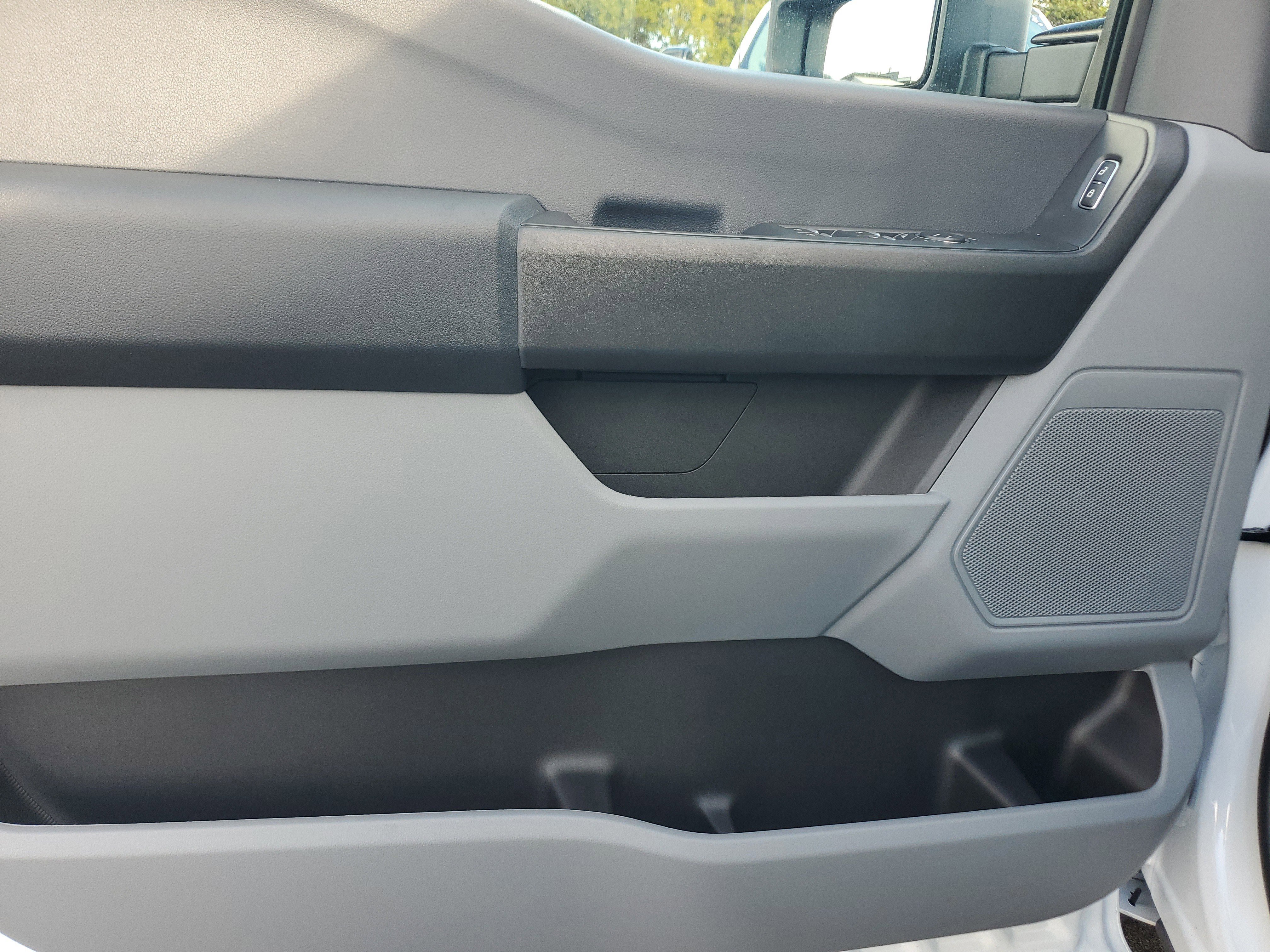 New 2026 Ford F250 XL w/ XL Chrome Package image 12