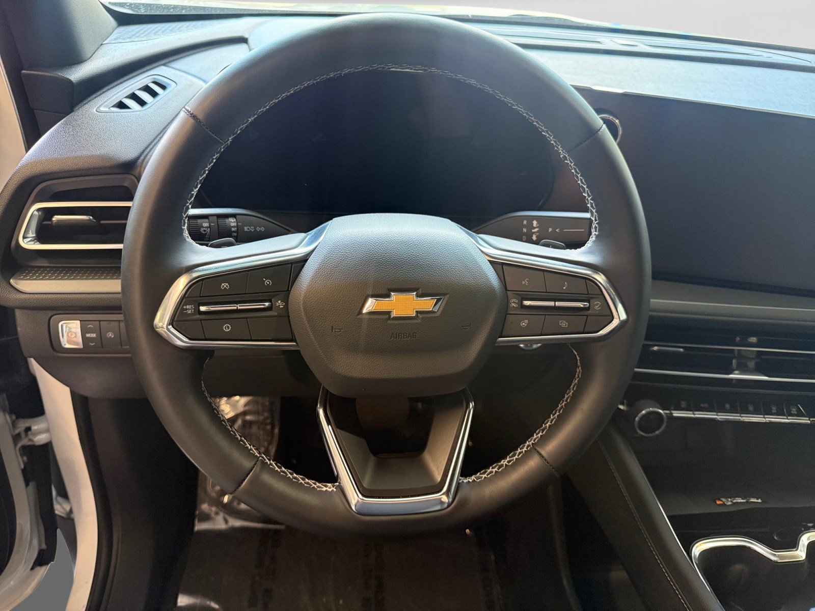 Used 2026 Chevrolet Traverse LT FWD image 23