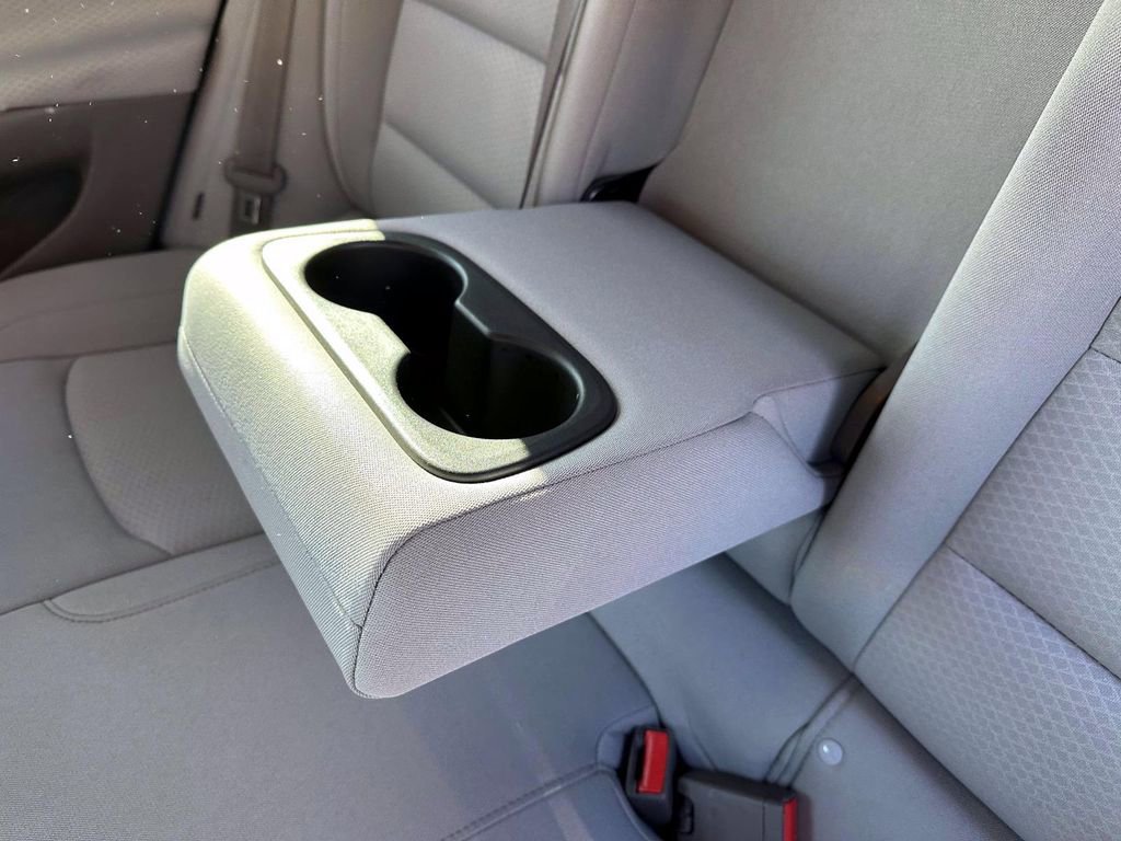 Used 2019 Chevrolet Malibu Hybrid image 11