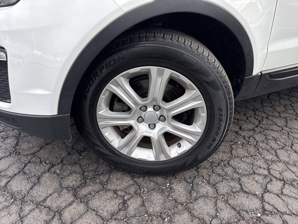 Used 2017 Land Rover Range Rover Evoque SE image 2