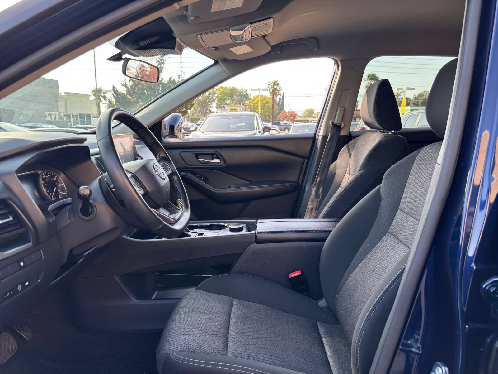 Used 2025 Nissan Rogue SV AWD/4WD image 36
