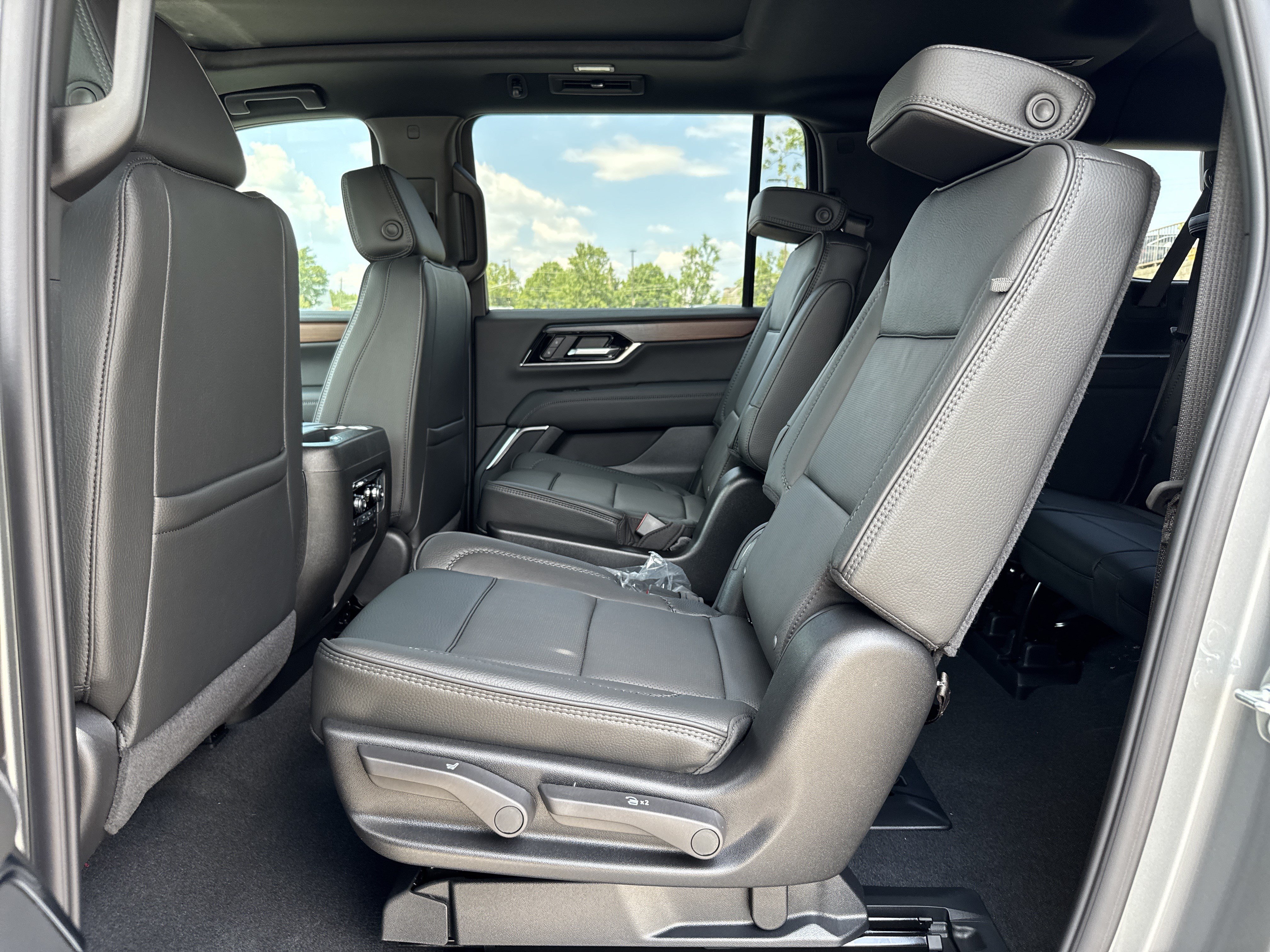 New 2026 GMC Yukon XL Denali w/ Sun & Power Step Package AWD/4WD image 31
