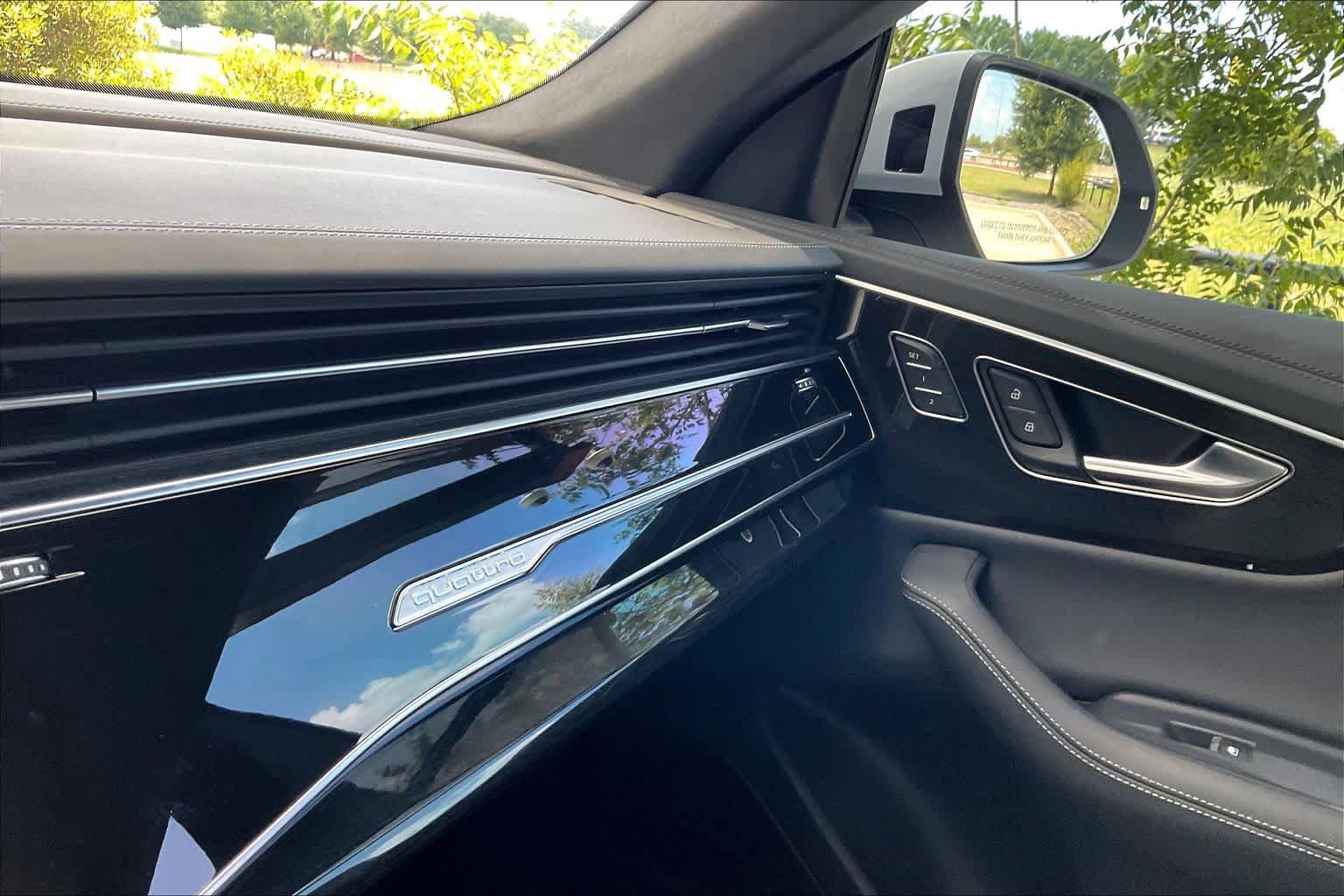 Used 2025 Audi Q8 Prestige AWD/4WD image 31