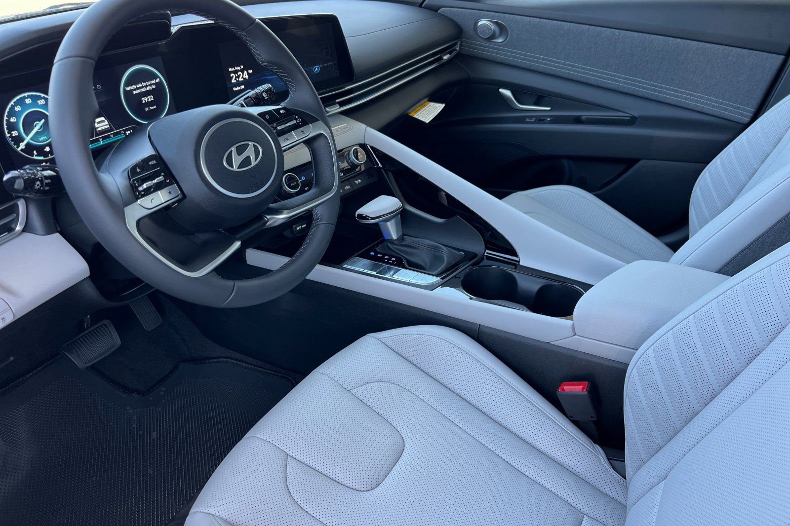 New 2025 Hyundai Elantra Limited image 8