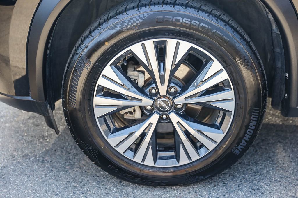 Used 2023 Nissan Rogue SV FWD image 9