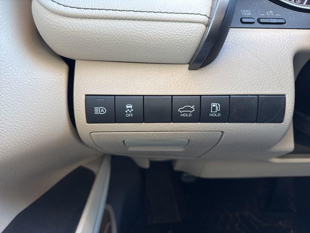 Used 2021 Toyota Camry LE image 8