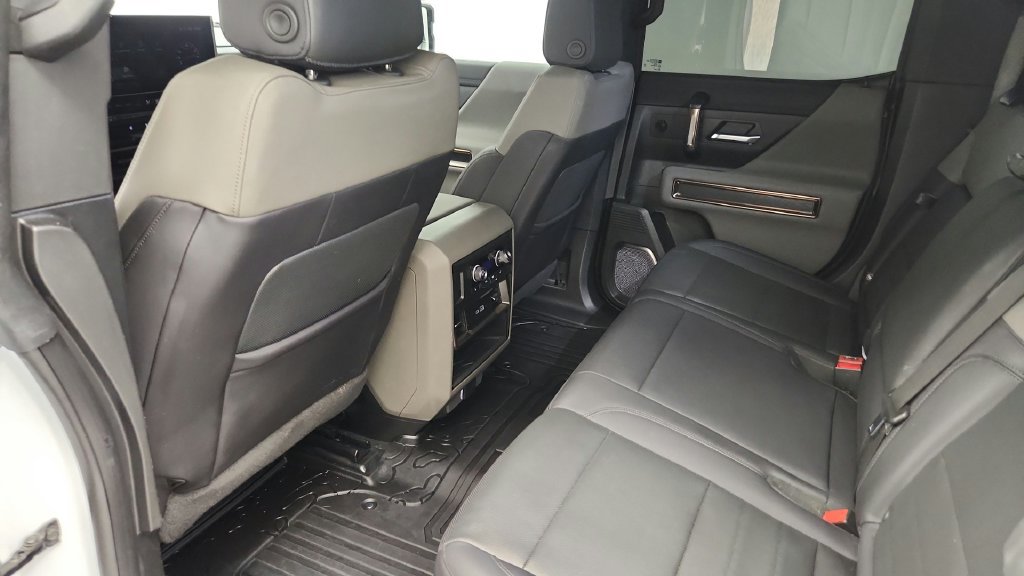 Used 2025 GMC Hummer EV 2X w/ LPO, Sport Package AWD/4WD image 19
