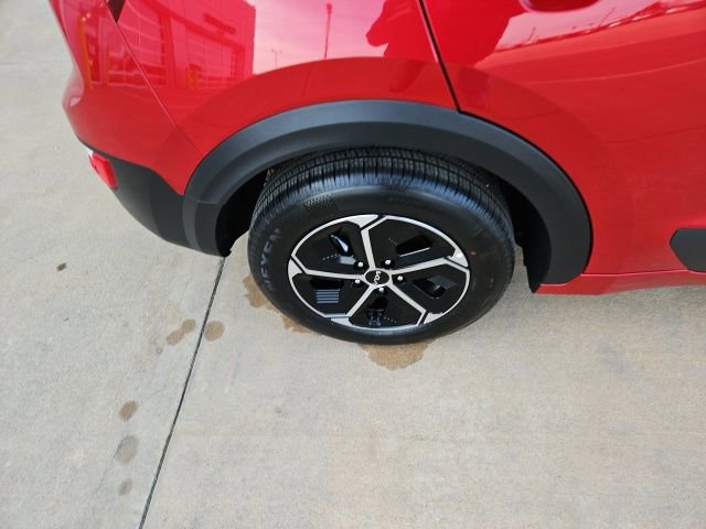 Used 2025 Kia Niro EX image 10