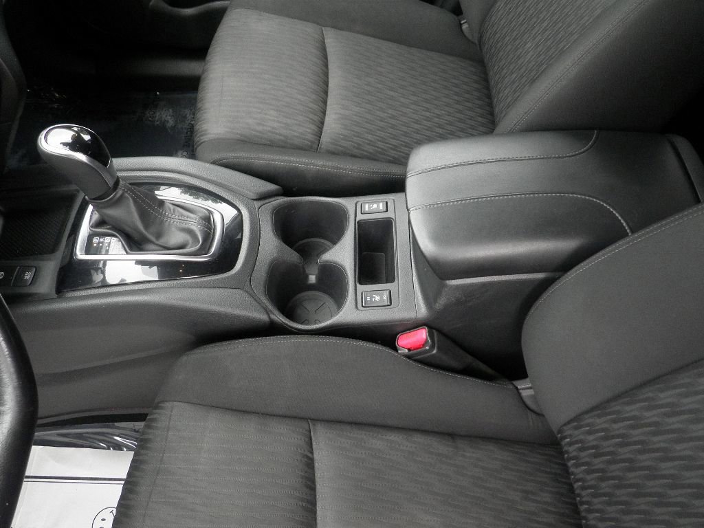 Used 2020 Nissan Rogue SV w/ Sun & Sound Touring Package image 25