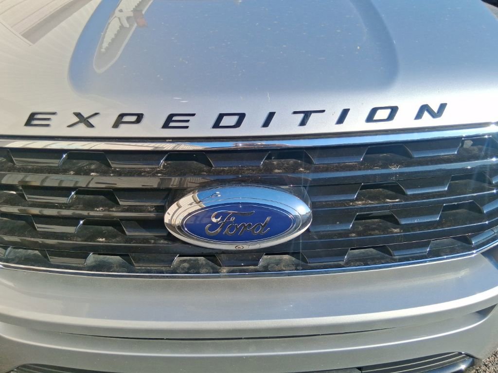 Used 2019 Ford Expedition Limited w/ Equipment Group 303A AWD/4WD image 2