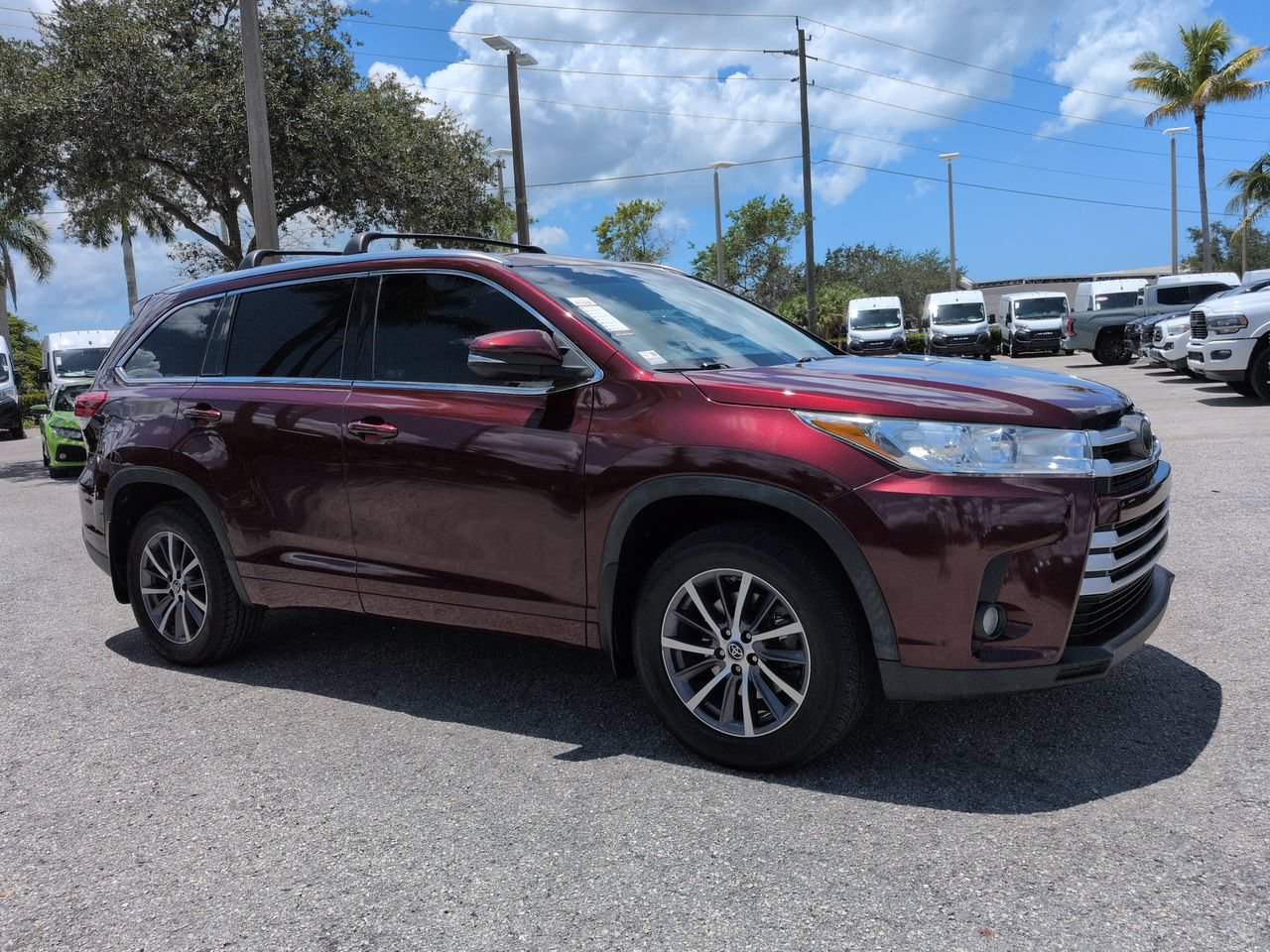Used 2017 Toyota Highlander XLE w/ Carpet Mat Package AWD/4WD image 2