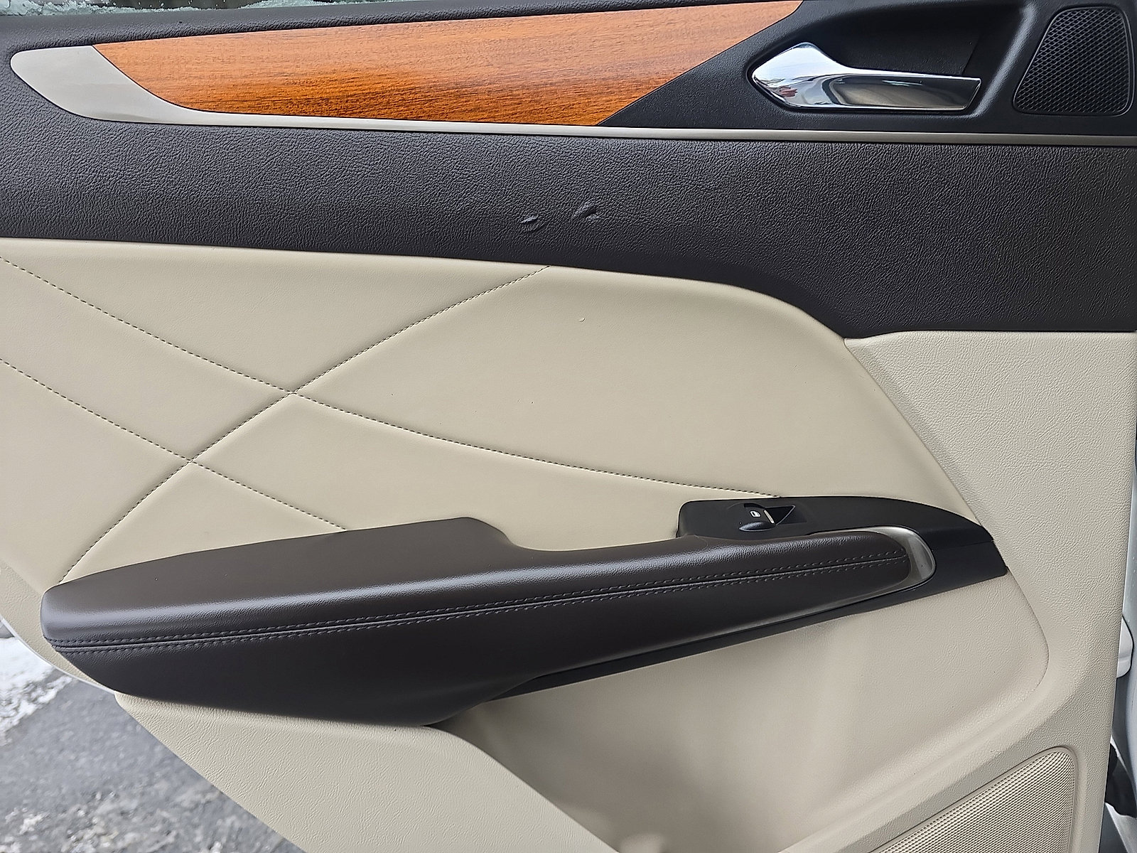 Used 2019 Lincoln MKC Select w/ Select Plus Package image 26