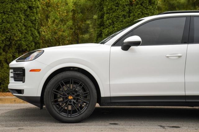 Used 2024 Porsche Cayenne AWD/4WD image 10