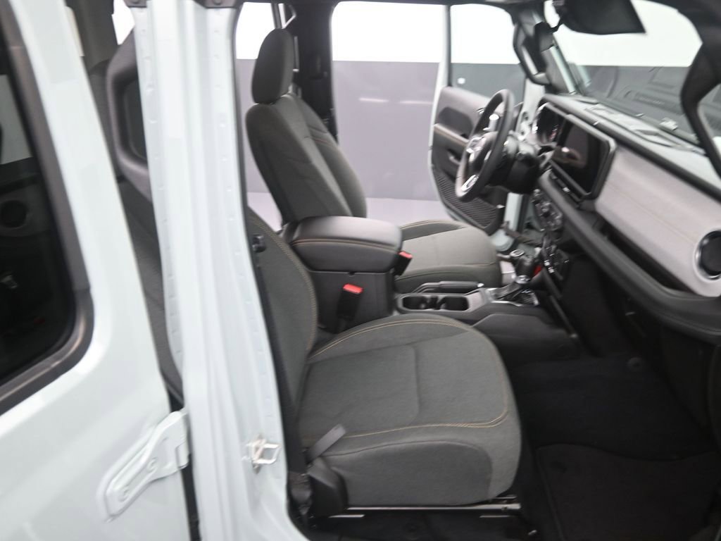 Used 2024 Jeep Wrangler Sahara image 18