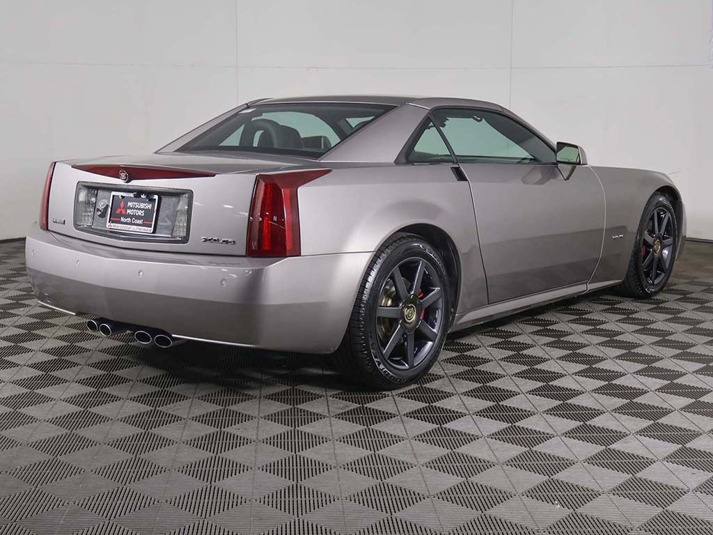 Used 2004 Cadillac XLR RWD image 9