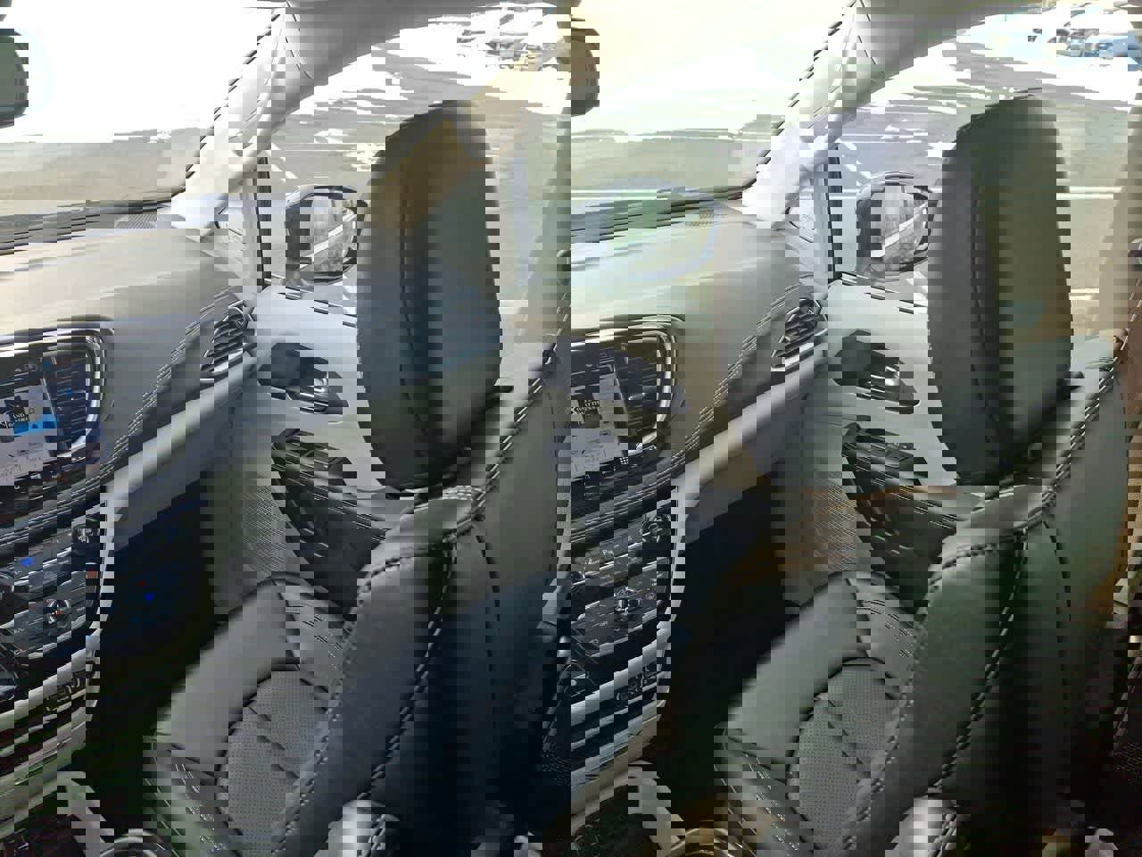 Used 2024 Chrysler Pacifica Select image 11