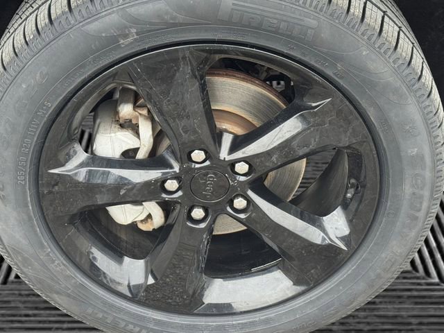 Certified 2023 Jeep Grand Cherokee Limited w/ Black Appearance Package AWD/4WD image 10