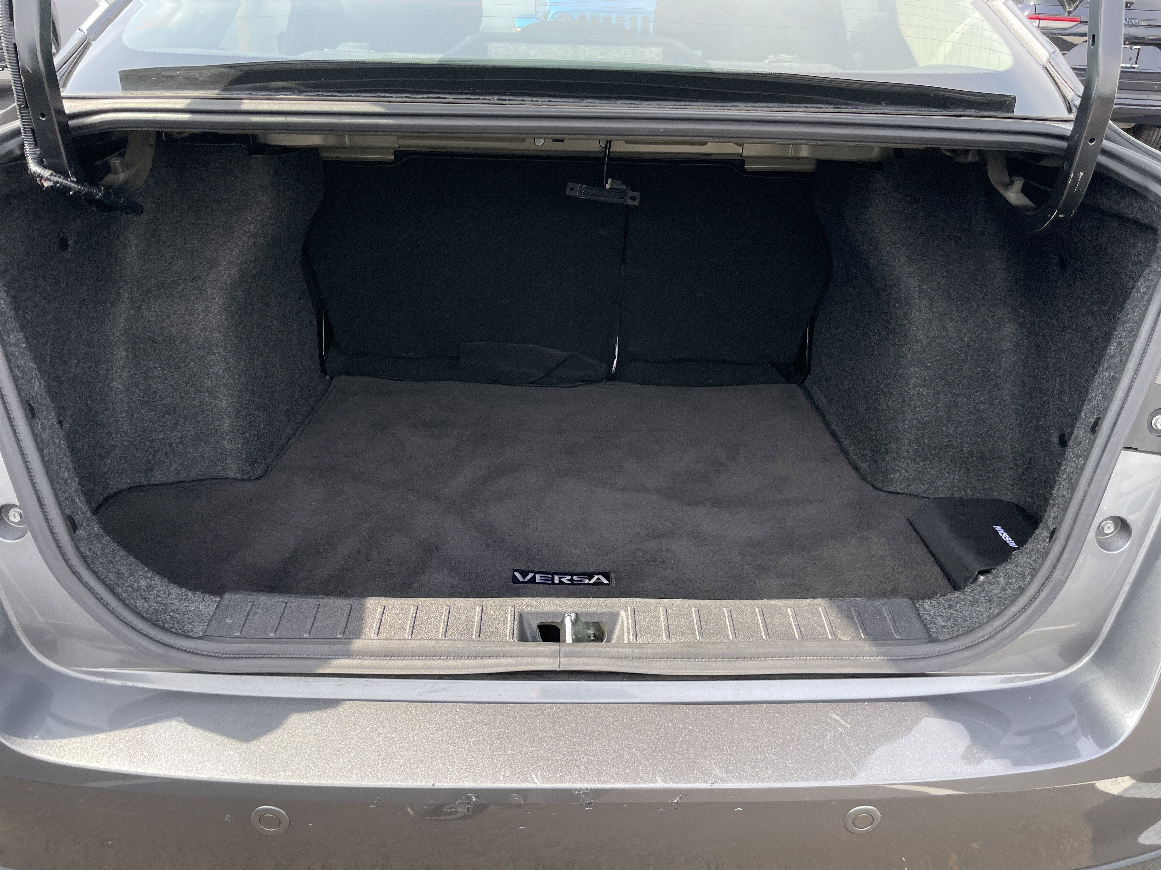 Used 2020 Nissan Versa SR image 20