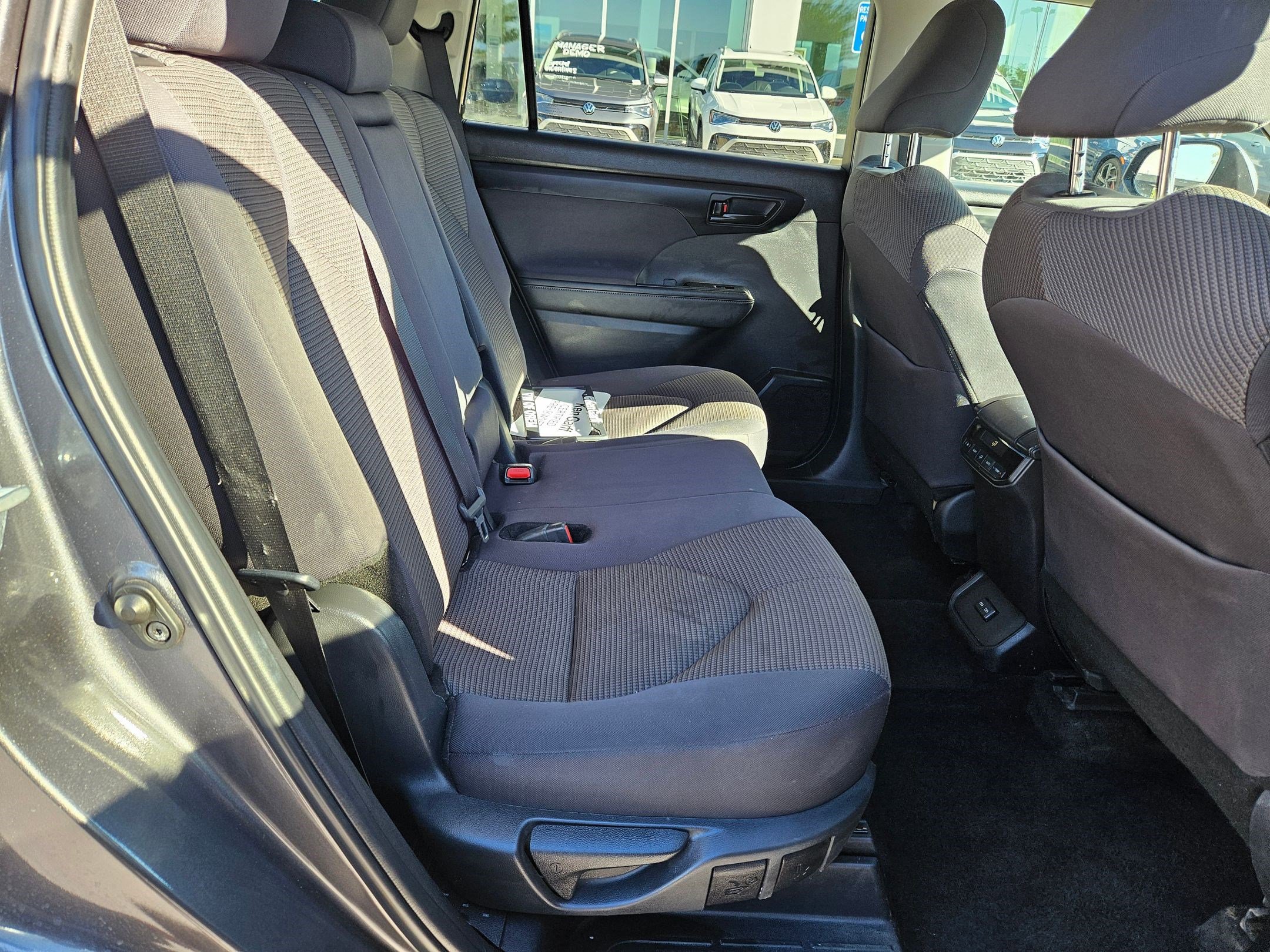Used 2024 Toyota Highlander LE image 34