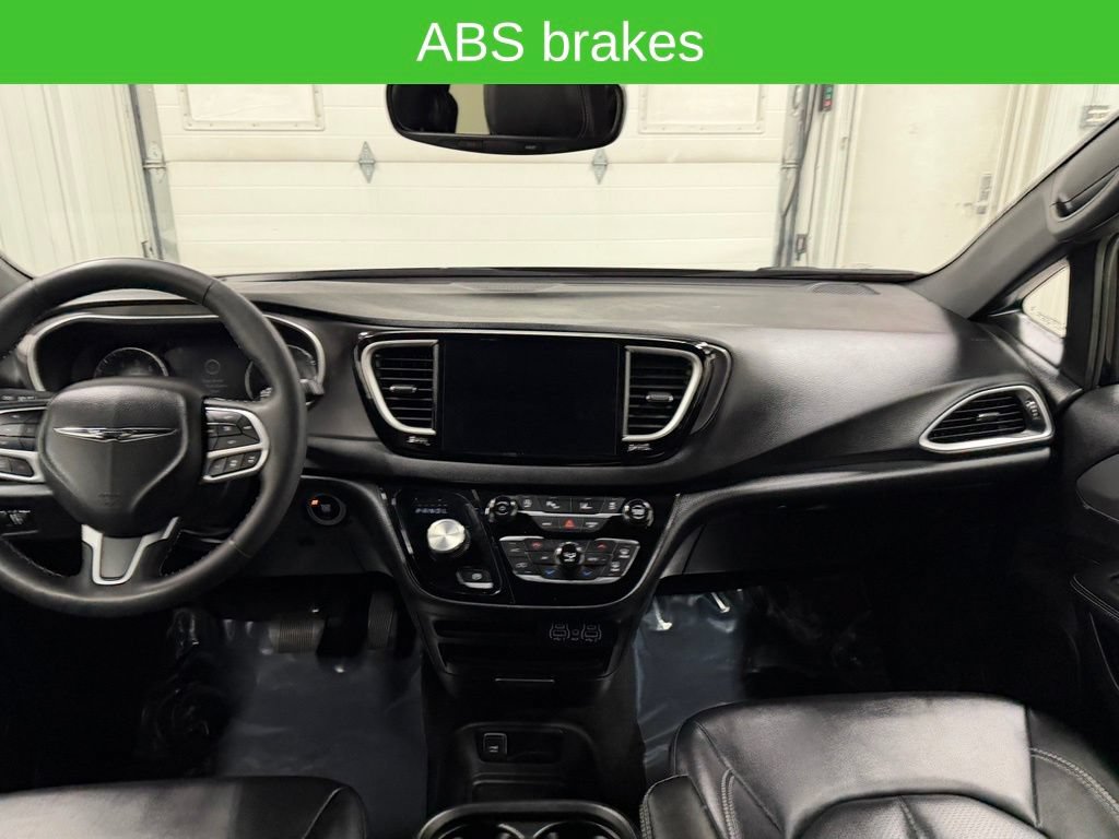 Used 2025 Chrysler Pacifica Select FWD image 16